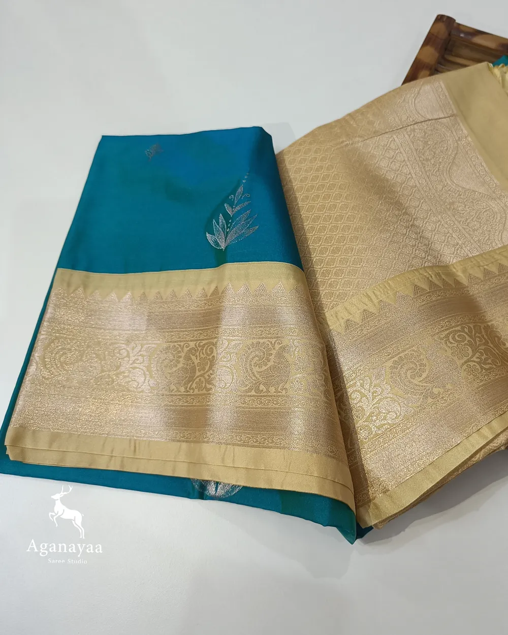 Exquisites Greens and Blues