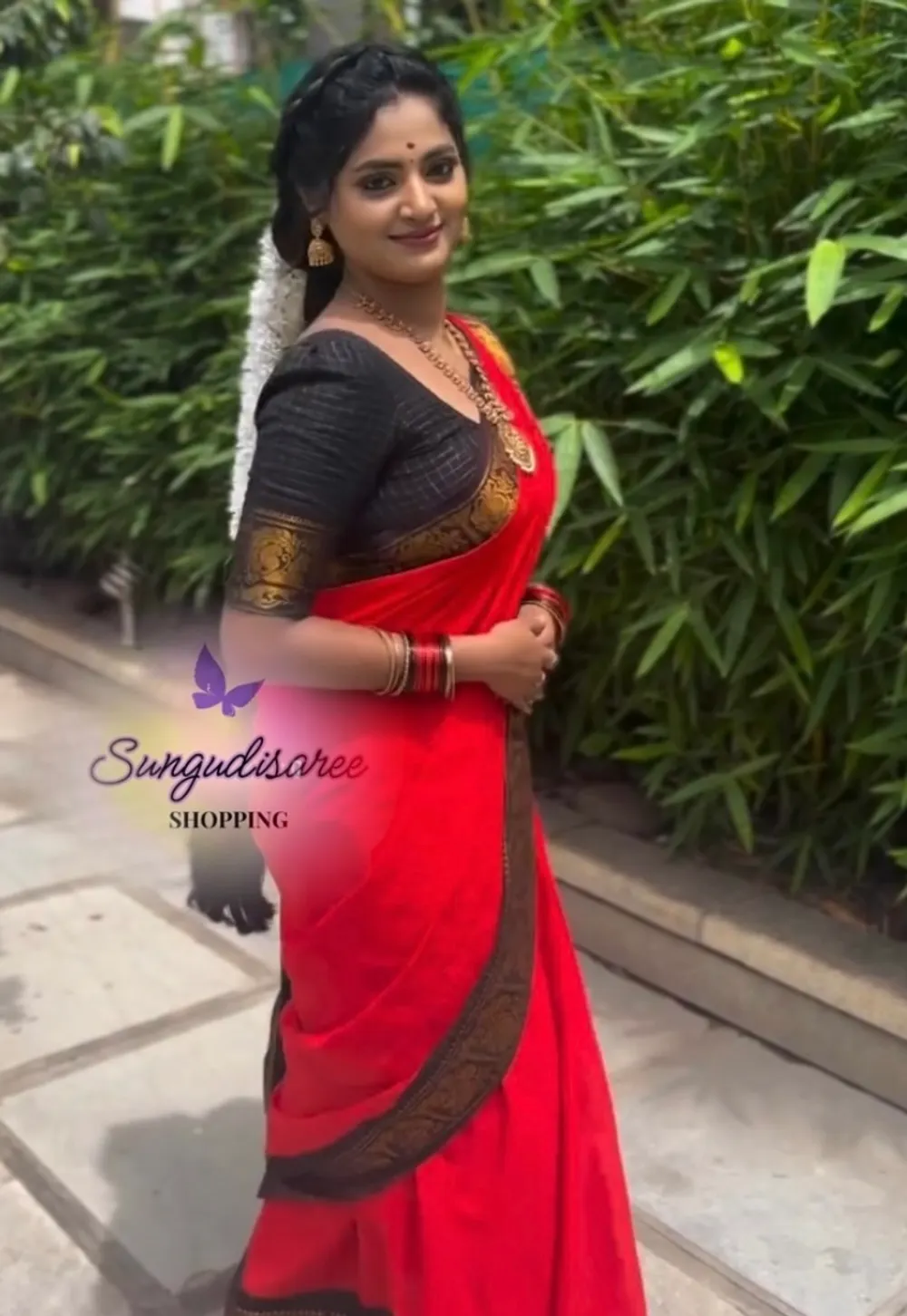 Red saree with black border zarikattam