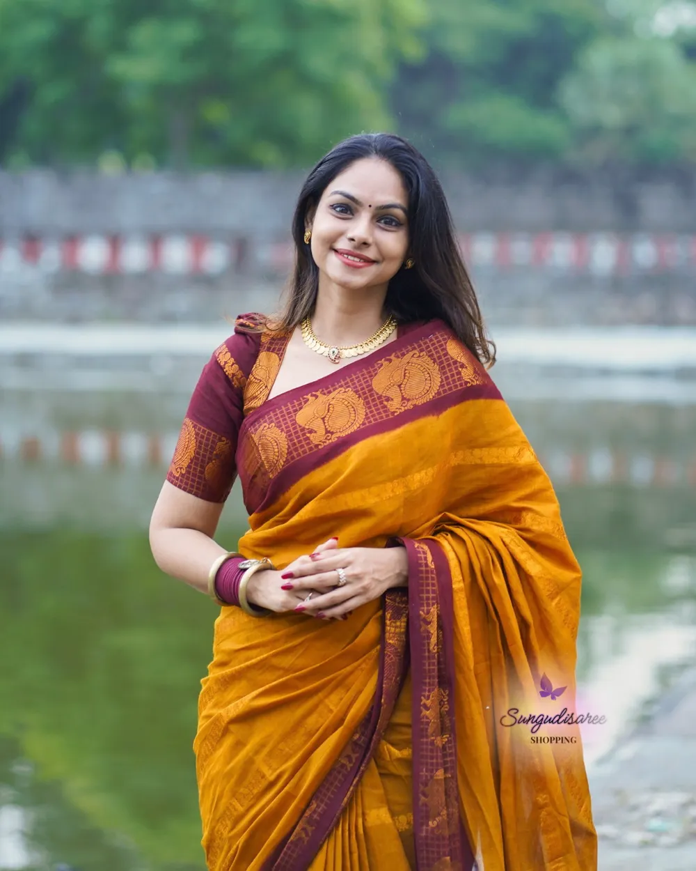 Iniya Mayil Velthari sungudi saree