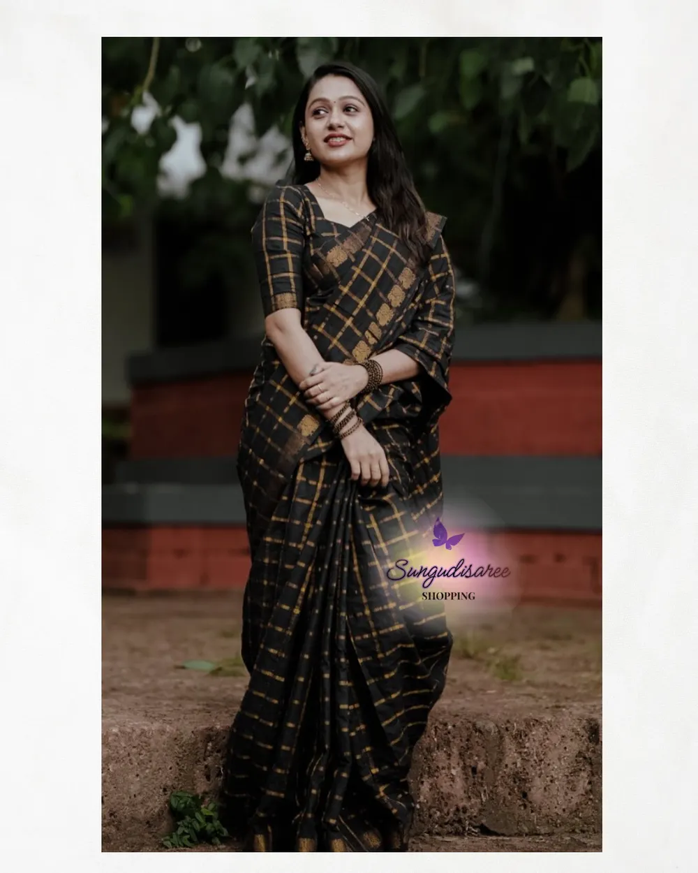 Black self pavithra zari kattam saree