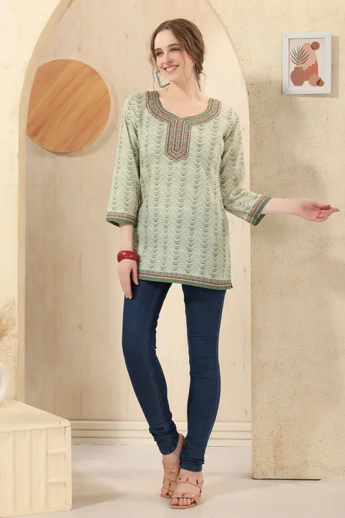 Pista Jaipuri Cotton Zig Zag Print Round Neck Short Tunic Top