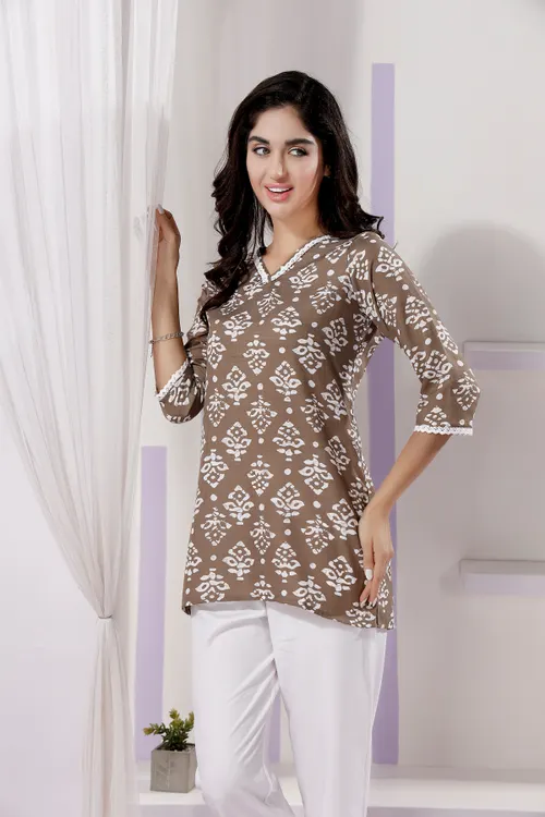 Fashionable Grey Short Kurti with V-Neck and Lace Features