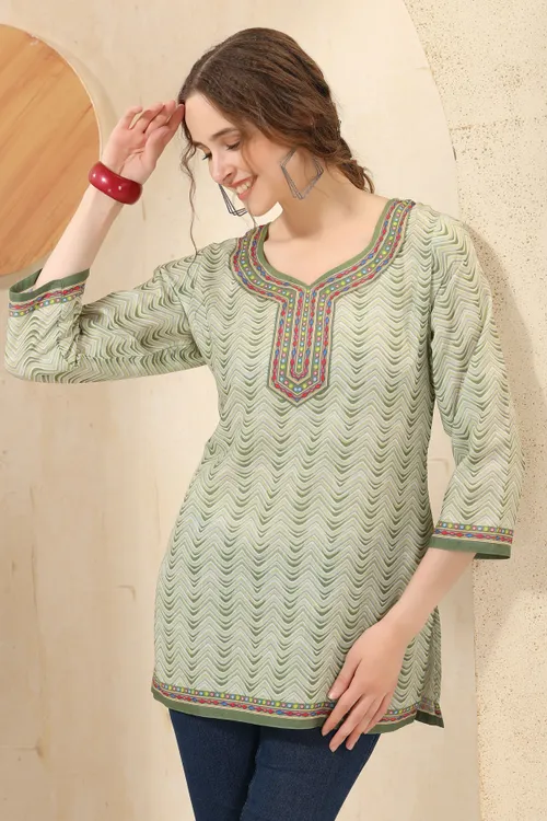 Pista Jaipuri Cotton Zig Zag Print Round Neck Short Tunic Top