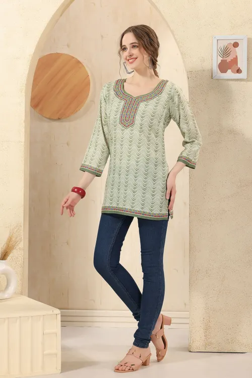 Pista Jaipuri Cotton Zig Zag Print Round Neck Short Tunic Top