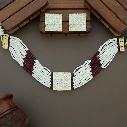 Pearl Choker With Square Stud