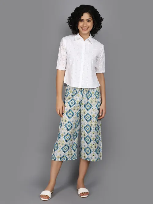 Lil’ Miss Broderie – Crop Shirt Edition