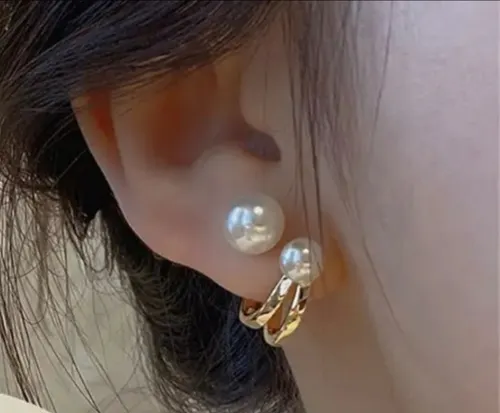 Pearl stud