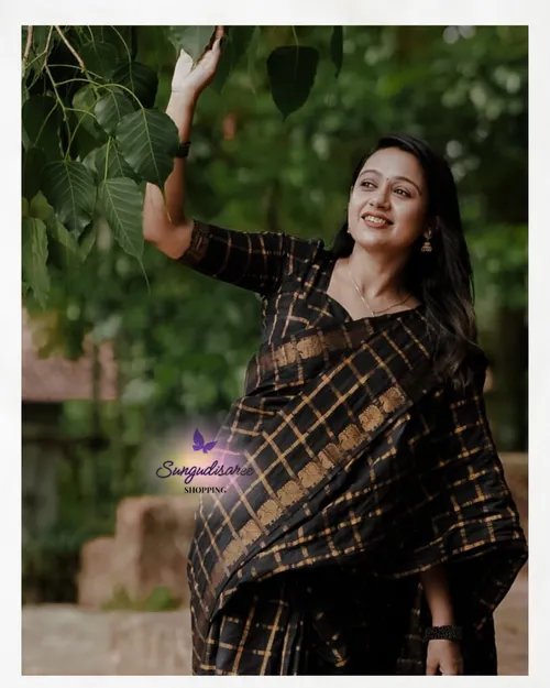 Black self pavithra zari kattam saree